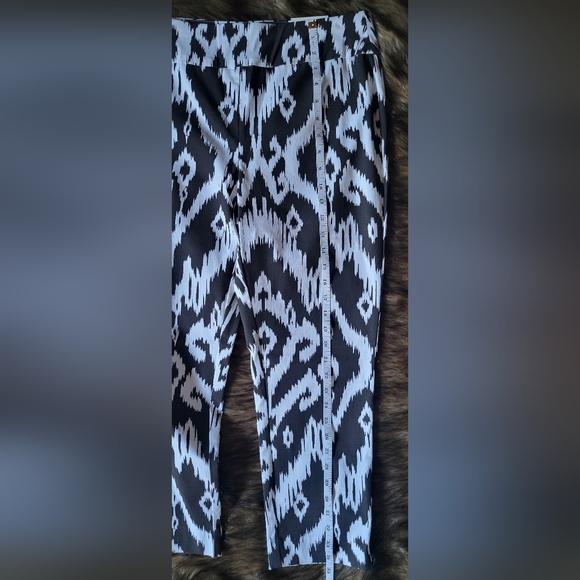 Chico's Brigitte So Slimming Stretch Crop Black & White Ikat Print Pants - Picture 11 of 16